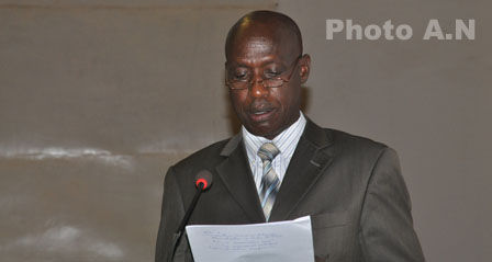 Le Président de la Commission présentant le rapport