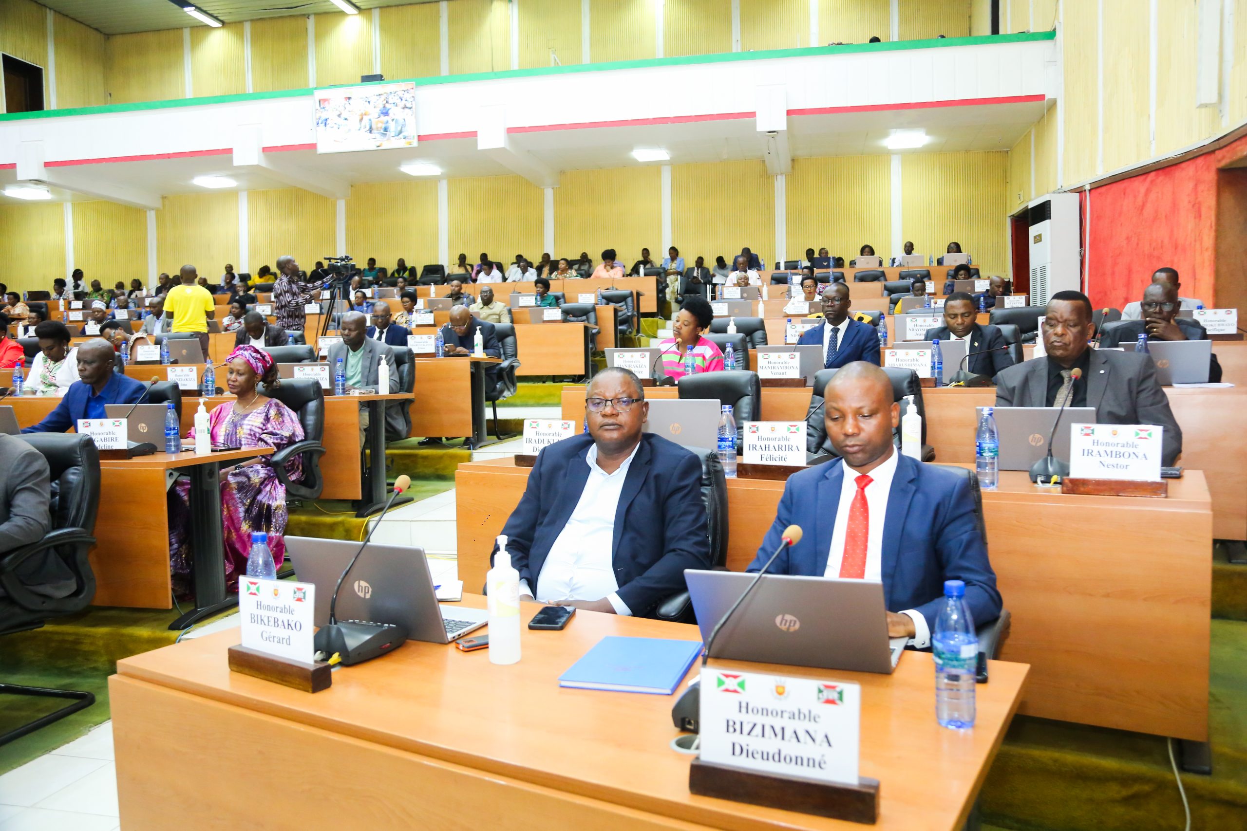 Débats parlementaires