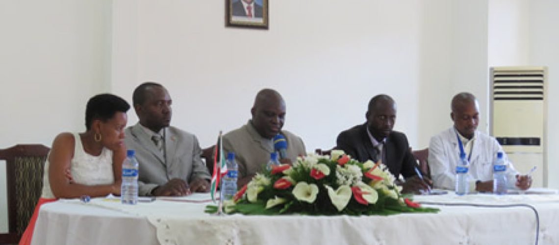 Le Président de l’Assemblée Nationale tenant la réunion avec le personnel de l’Hopital de Mpanda