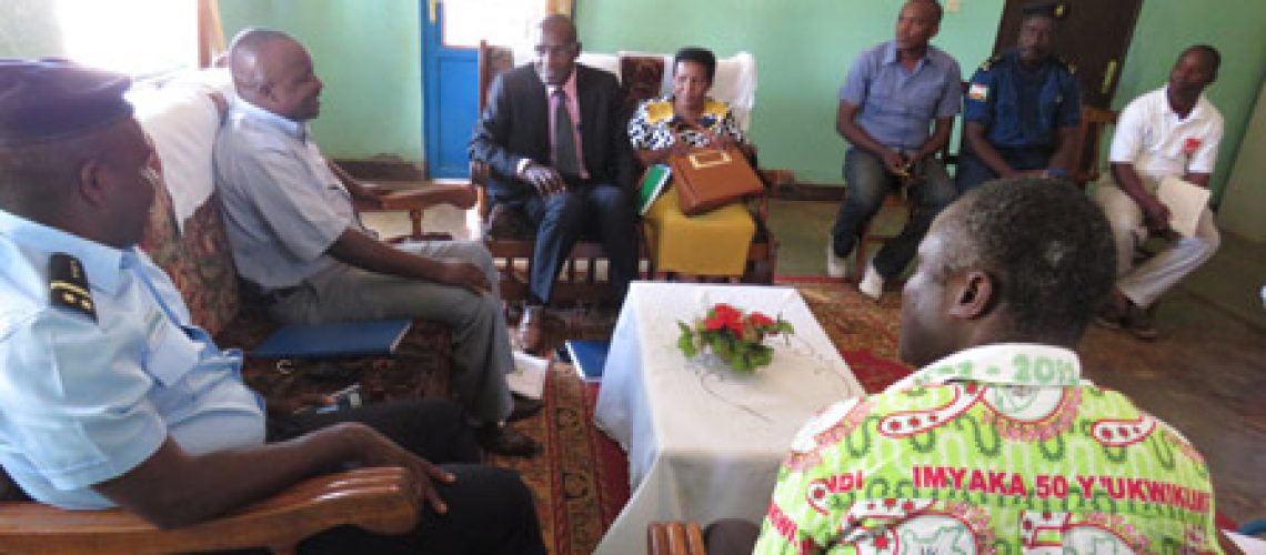 Les Honorables Députés rencontrent les administratifs et la police à Rugombo