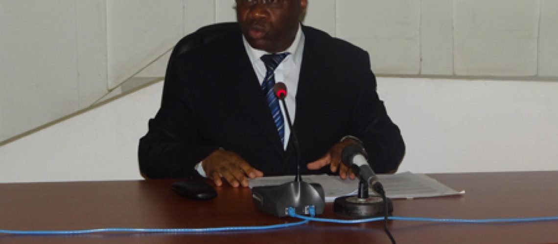 Le ministre des Relations Extérieures et de la Coopération Internationale présentant l’exposé des motifs
