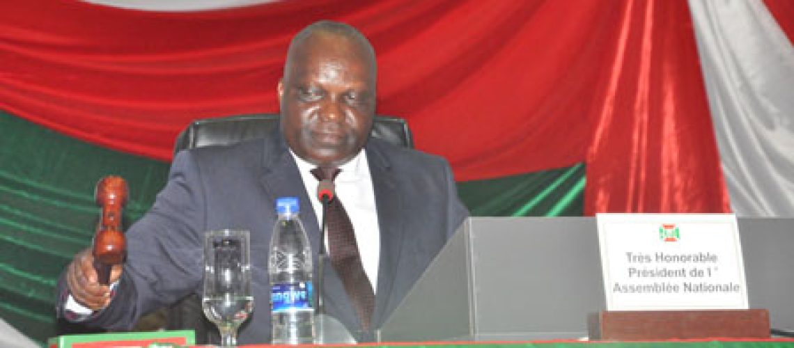 Très Honorable Pascal NYABENDA lors de l’adoption des amendements