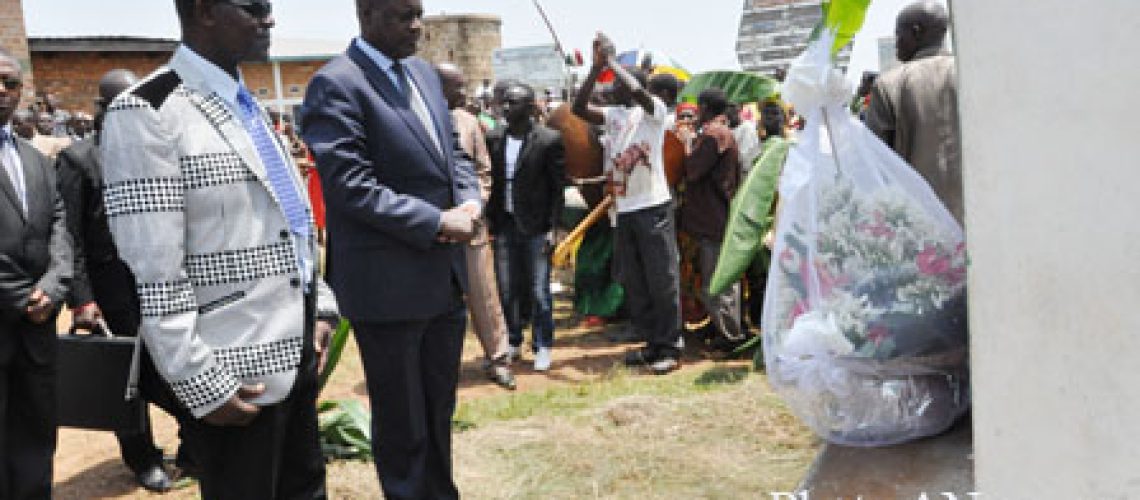 Après le dépôt d’une gerbe de fleurs au monument de l’unité à Kabarore