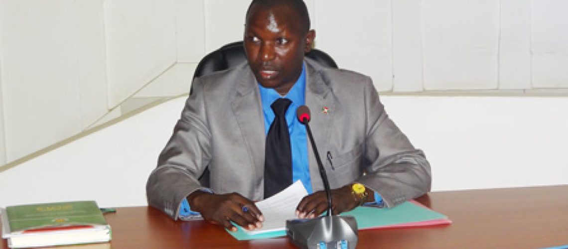 M. Pascal Barandagiye,
Ministre de la Justice et Garde des Sceaux, à l’Assemblée Nationale.